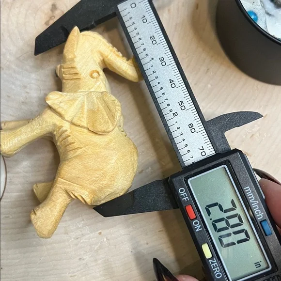 Carved palo santo elephant from Peru - Picture 3 of 3